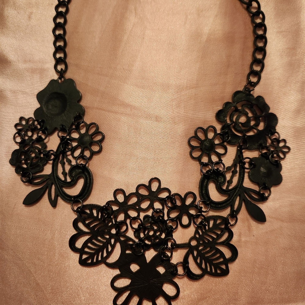 Nwt statement necklace - Picture 7 of 7